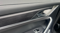 Jaguar F-Pace 2.0 D200 R-Dynamic SE 5dr Auto AWD Diesel Estate